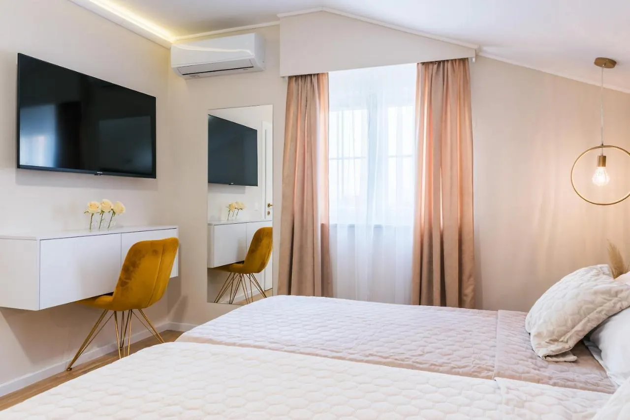 Turta Rooms Zadar 0*,